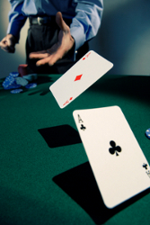 Unter allen wichtigen Spielweisen beim Poker ist vor allem der „tight-aggressive“ Stil bei Online-Profis überaus beliebt.